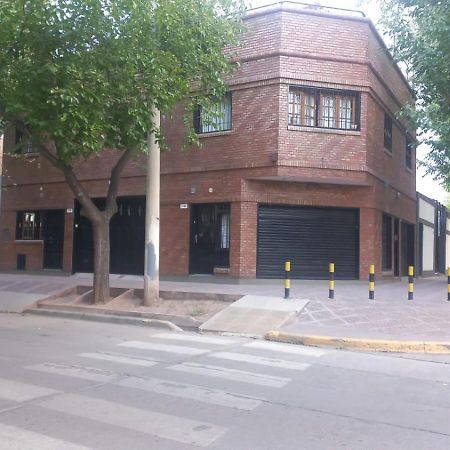 Apartamentos Willy - En Zona Residencial Con Estacionamiento Mendoza Bagian luar foto