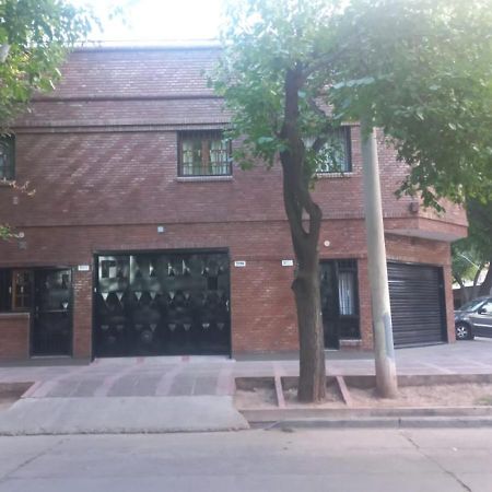 Apartamentos Willy - En Zona Residencial Con Estacionamiento Mendoza Bagian luar foto