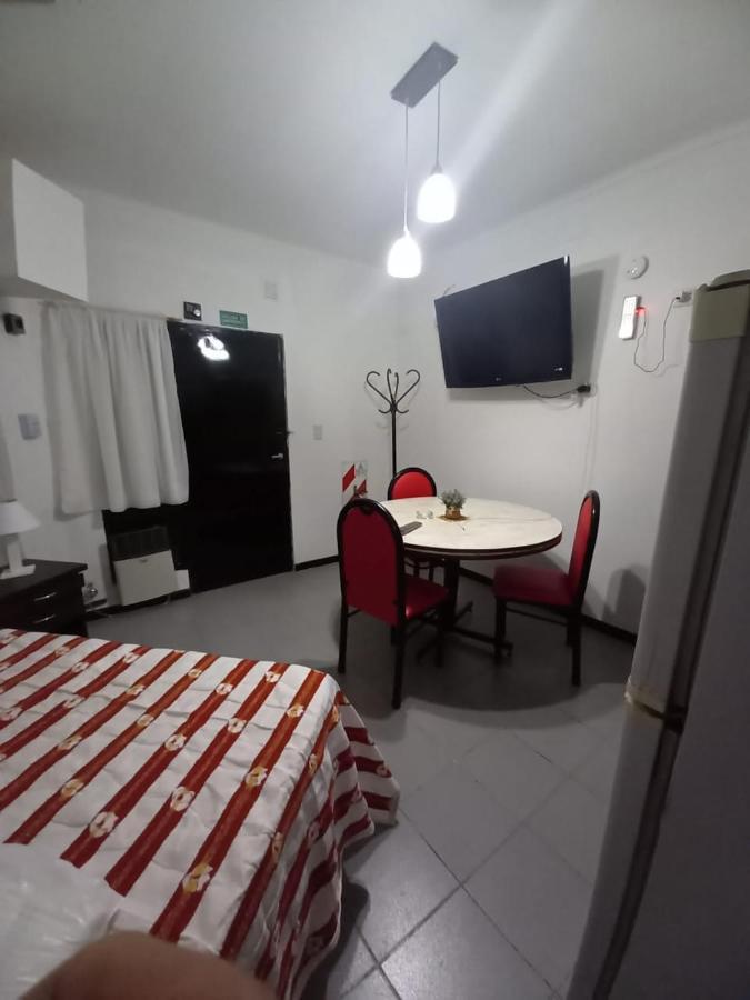 Apartamentos Willy - En Zona Residencial Con Estacionamiento Mendoza Bagian luar foto
