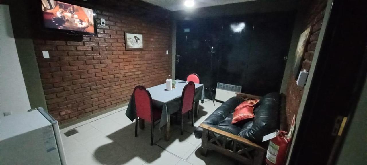 Apartamentos Willy - En Zona Residencial Con Estacionamiento Mendoza Bagian luar foto