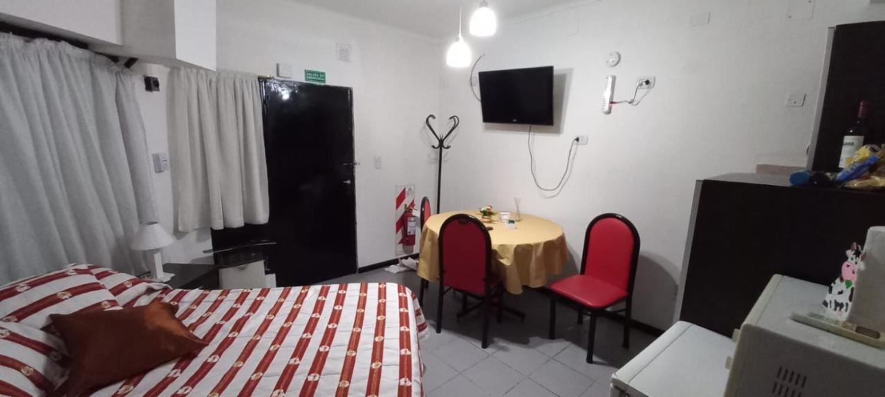 Apartamentos Willy - En Zona Residencial Con Estacionamiento Mendoza Bagian luar foto