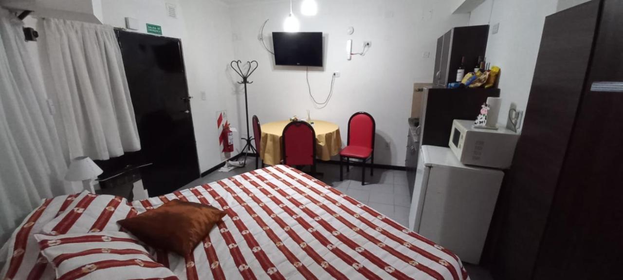 Apartamentos Willy - En Zona Residencial Con Estacionamiento Mendoza Bagian luar foto