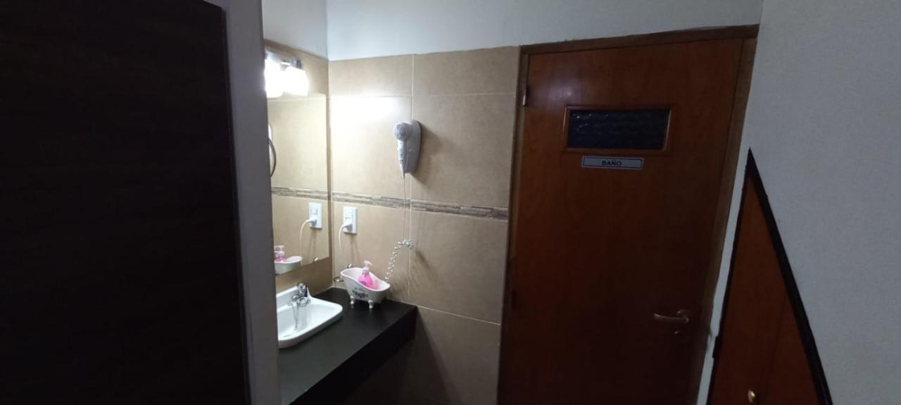 Apartamentos Willy - En Zona Residencial Con Estacionamiento Mendoza Bagian luar foto