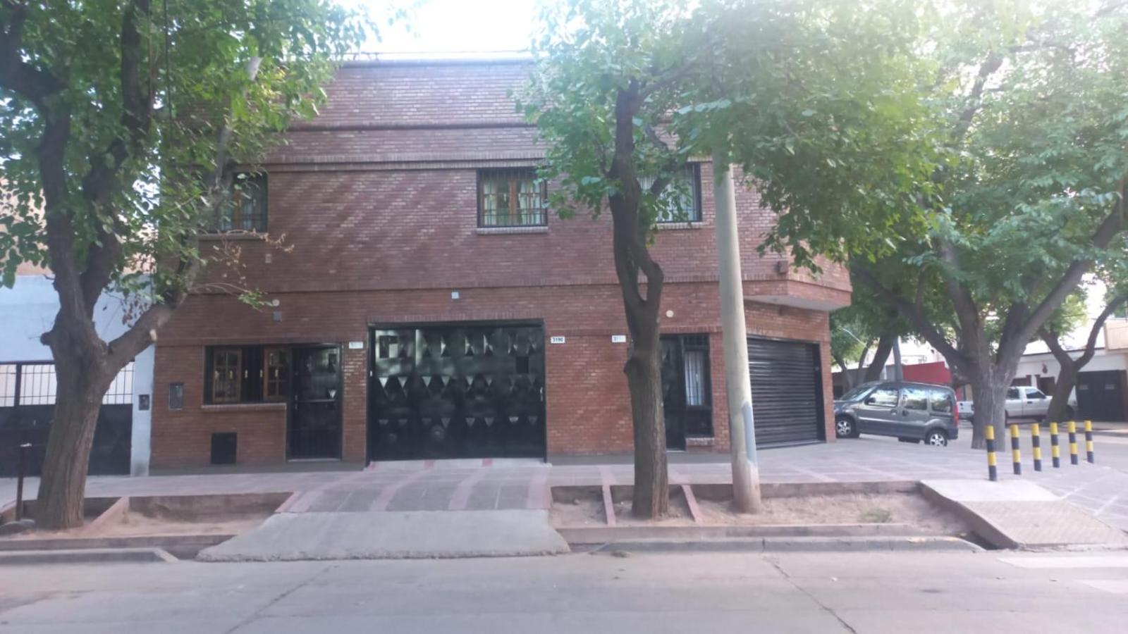 Apartamentos Willy - En Zona Residencial Con Estacionamiento Mendoza Bagian luar foto
