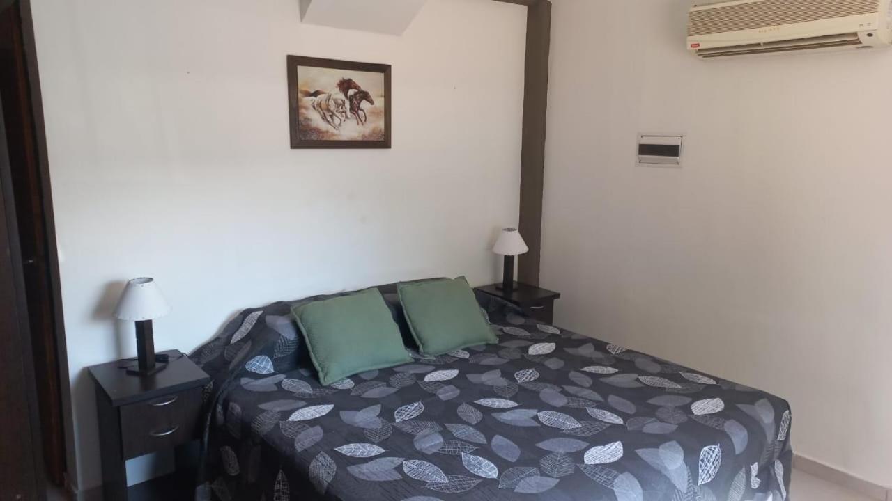 Apartamentos Willy - En Zona Residencial Con Estacionamiento Mendoza Bagian luar foto
